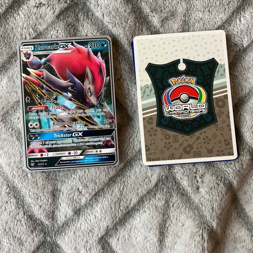 Selling 3 lots of 11 cards. Each will have 10 randoms and 1 GX card.